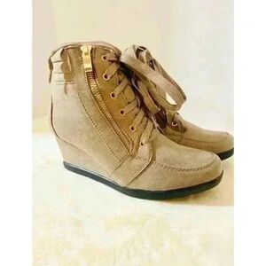 Women’s Forever Peggy-56 Wedge boots sz 6